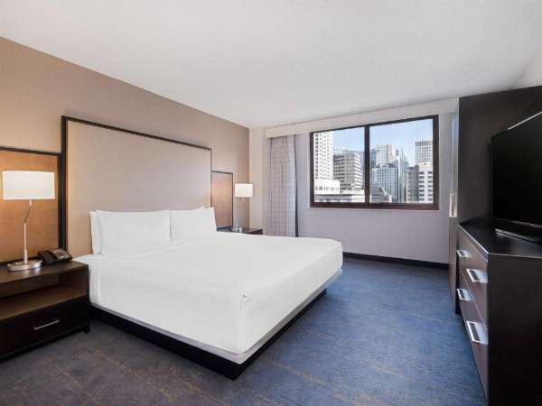 Embassy Suites Chicago - Downtown River North image 42