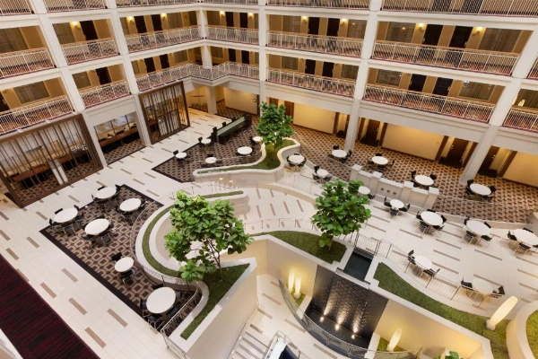 Embassy Suites Chicago - Downtown River North image 5