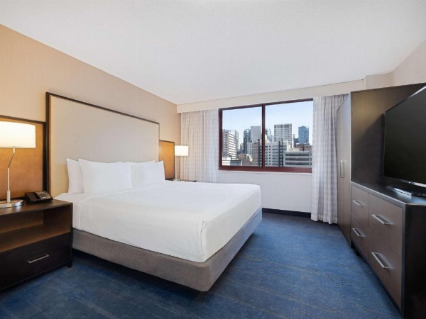 Embassy Suites Chicago - Downtown River North image 7